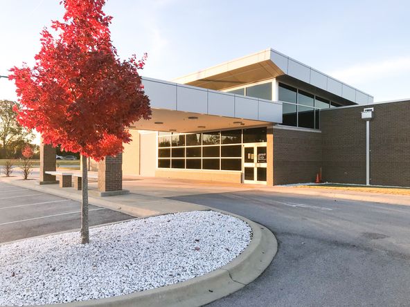Medical Clinic / Surgery Center: 1507 Linwood Dr, Paragould, AR 72450